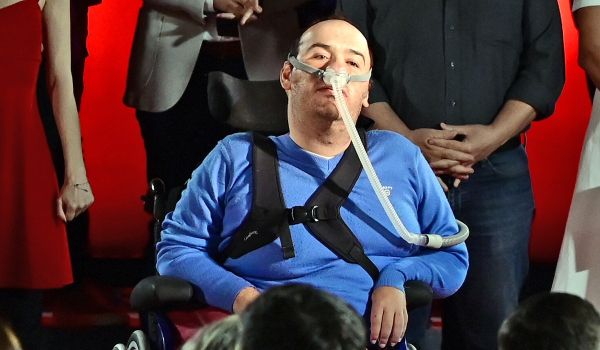 Η άγνωστη ζωή του Κώστα Σιδηρόπουλου, του υποψηφίου του ΣΥΡΙΖΑ με το αναπηρικό αμαξίδιο 