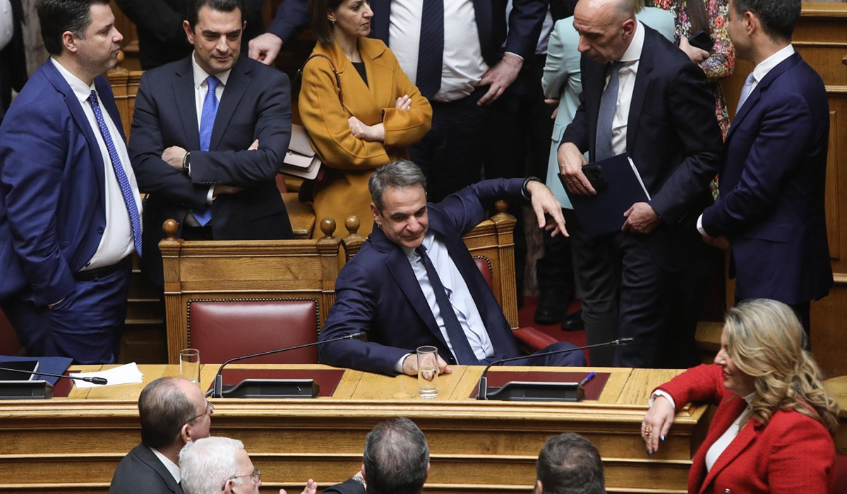 ΣΥΡΙΖΑ-ΠΑΣΟΚ έσωσαν Μητσοτάκη από βαριά ήττα… δάνειο βουλευτών.
