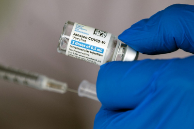 Johnson &amp; Johnson: Πότε ξεκινά η προστασία του μονοδοσικού εμβολίου και σε τι ποσοστό  