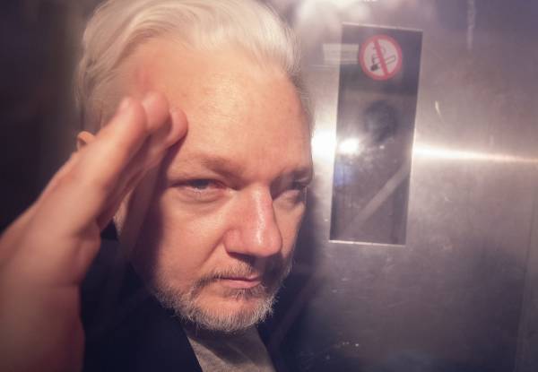 WikiLeaks: Αναβάλλεται η δίκη του Τζούλιαν Ασάνζ λόγω κορονοϊού