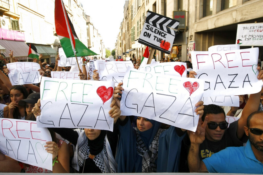 Λονδίνο - Διαδηλωτές στα Zara: «Ενώ εσείς ψωνίζετε, άνθρωποι σκοτώνονται στη Γάζα»