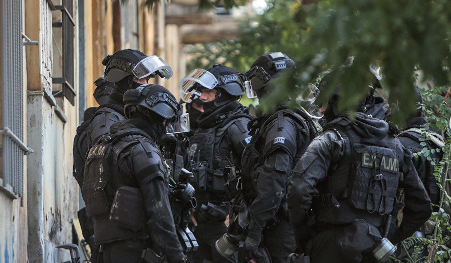 Μεγάλη αστυνομική επιχείρηση στην Αττική για την εξάρθρωση εγκληματικής οργάνωσης – Πάνω από 50 προσαγωγές