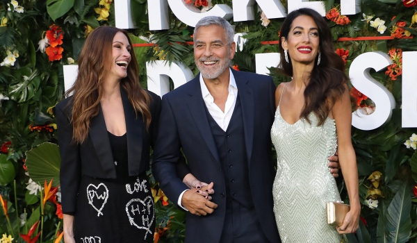 George Clooney: Εντυπωσιακή εμφάνιση στο Λονδίνο στην παγκόσμια πρεμιέρα του «Ticket to Paradise»