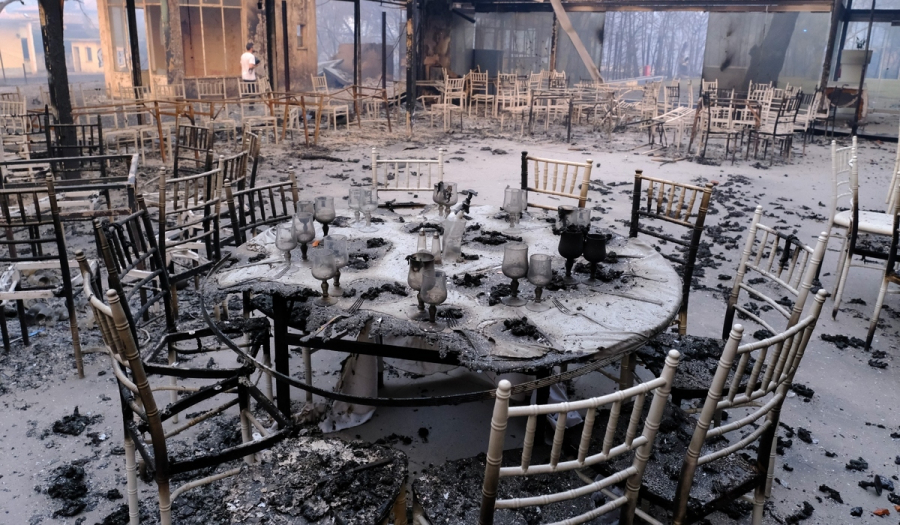 ΑΔΜΗΕ για φωτιά στη Βαρυμπόμπη: Η πυρκαγιά προκάλεσε το βραχυκύκλωμα και όχι το αντίθετο