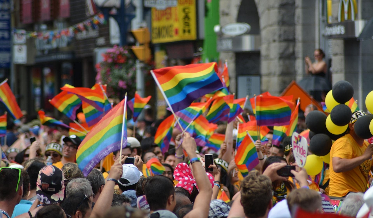 Ευλογιά των… ομοφυλόφιλων: Στιγματισμός, ομοφοβία - Σπάστε την απειλή του ρατσισμού