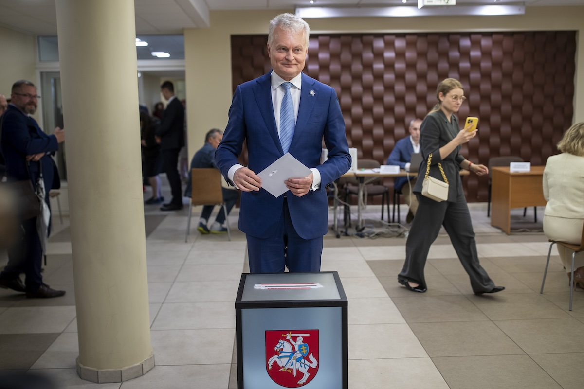 Λιθουανία: Στις κάλπες οι πολίτες για τον δεύτερο γύρο των προεδρικών εκλογών