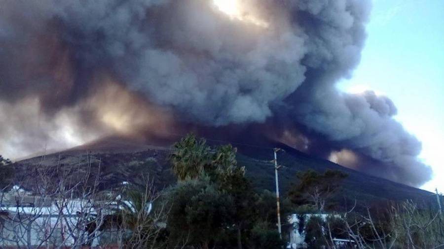 Ιταλία: Ενεργοποιήθηκε το ηφαίστειο στο νησί Στρόμπολι
