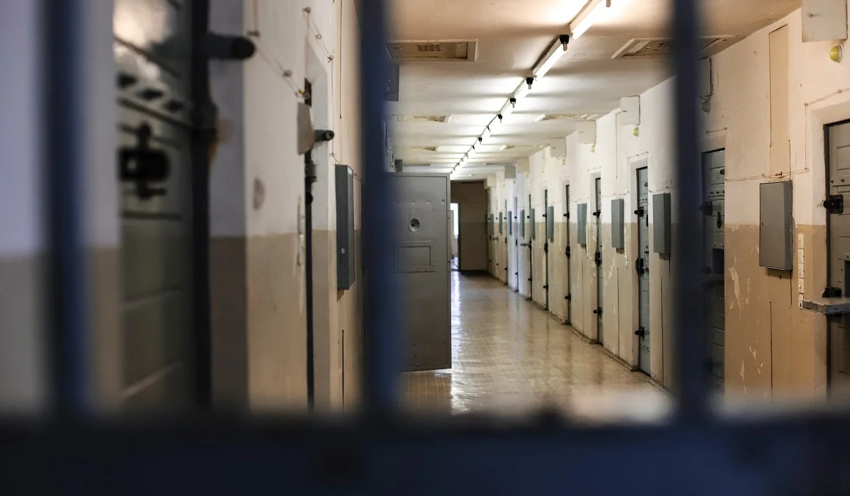Βιασμός 17χρονου σε φυλακή: Στο φως η ιατροδικαστική εξέταση - Τι έπεται