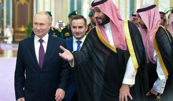 «Σήμα» Πούτιν στον ΟΠΕΚ+ για νέο κλείσιμο της στρόφιγγας στο πετρέλαιο
