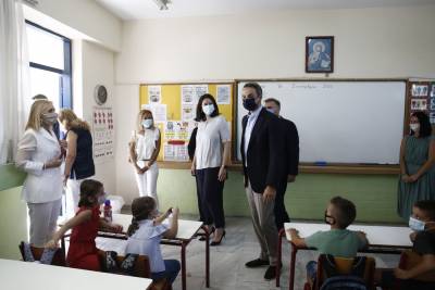 Μητσοτάκης σε μαθητές δημοτικού: «Θαυμάζω τη συνέπειά σας»