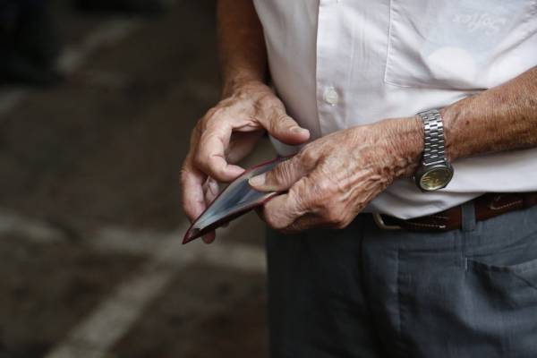 Τεμπονέρας για αναδρομικά: Χυδαίος εκβιασμός που προσβάλλει την αξιοπρέπεια των συνταξιούχων