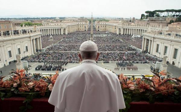Εξεύρεση ειρηνικών λύσεων ζητά ο Πάπας Φραγκίσκος σήμερα στο Πάσχα των Καθολικών