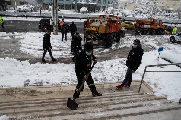 Τι ισχύει αν ο εργαζόμενος δεν μπορεί να πάει στη δουλειά του λόγω χιονιού
