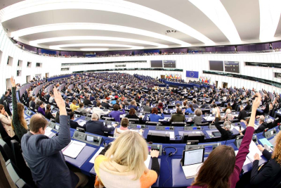 Ευρωκοινοβούλιο: Με ψήφους της ακροδεξιάς πέρασε τροπολογία για τη χρηματοδότηση του φράχτη στον Έβρο