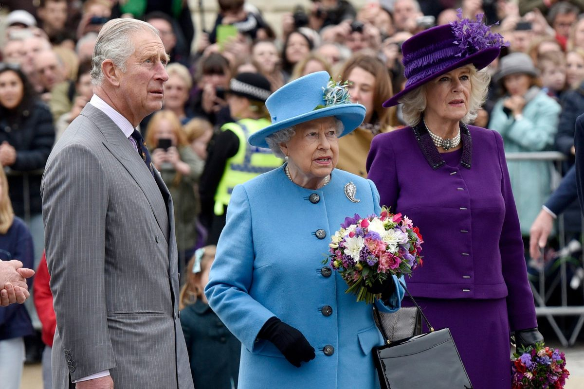 Οι τελευταίες στιγμές της βασίλισσας Ελισάβετ με τον Κάρολο - Τι ακολουθεί μέχρι την κηδεία