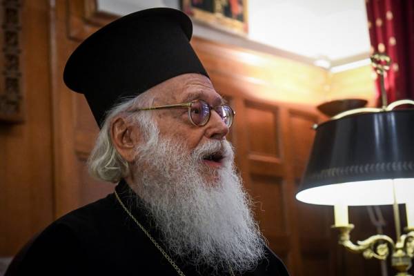 Με κορονοϊό ο Αρχιεπίσκοπος Αλβανίας, Αναστάσιος - Μεταφέρεται στην Αθήνα