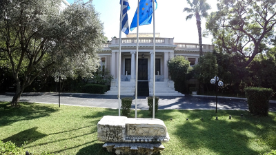 Το «ναυάγιο» των δημοσκοπήσεων στην Κύπρο έφερε αναταράξεις στο Μαξίμου