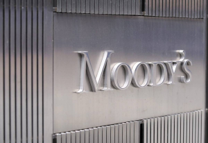 Moodys: Δεν αναβάθμισε την Ελλάδα - Οι κίνδυνοι για την Ευρωζώνη
