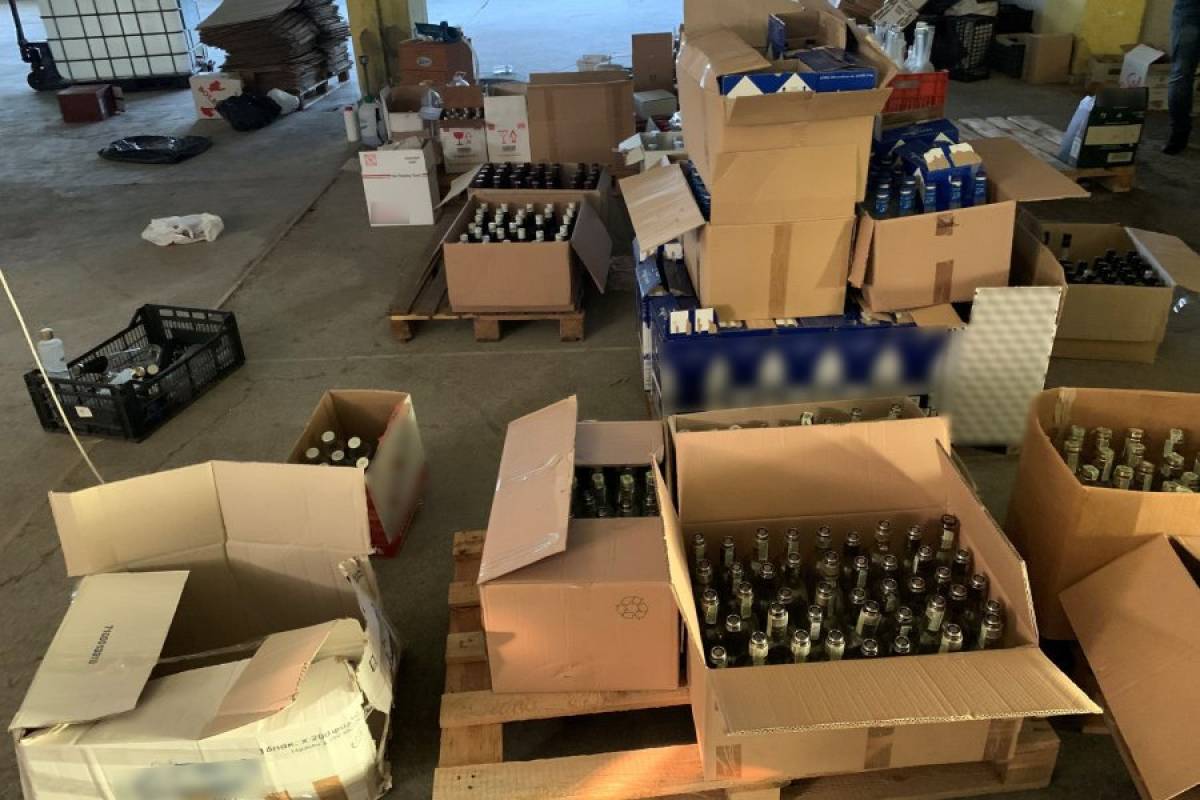 Θεσσαλονίκη: Κύκλωμα παρασκεύαζε ποτά «μπόμπες» σε παράνομο εργαστήρι