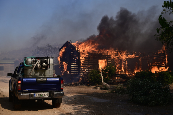 Φωτιά στον Κουβαρά: Κραυγή αγωνίας από τον Αντιδήμαρχο Λαυρεωτικής - Δεν έχουμε δει εναέρια μέσα