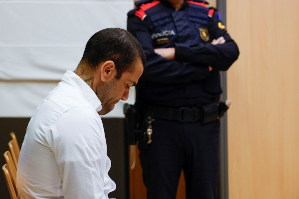 Καταδικάστηκε για βιασμό ο Ντάνι Άλβες – Φυλάκιση 4,5 ετών και αποζημίωση 150.000 ευρώ