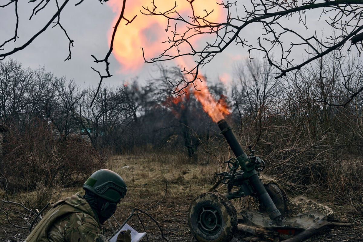 Μπαράζ βομβαρδισμών στην Ουκρανία με 6 νεκρούς – Θρίλερ με τον πυρηνικό σταθμό της Ζαπορίζια