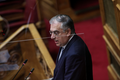 Ξαφνική αδιαθεσία του Τάκη Θεοδωρικάκου στο βήμα της Βουλής - «Όλα καλά» δήλωσε ο υπουργός