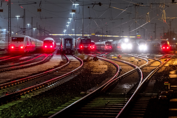 Γερμανία: Οι οδηγοί τρένων καλούνται σε τριήμερη απεργία