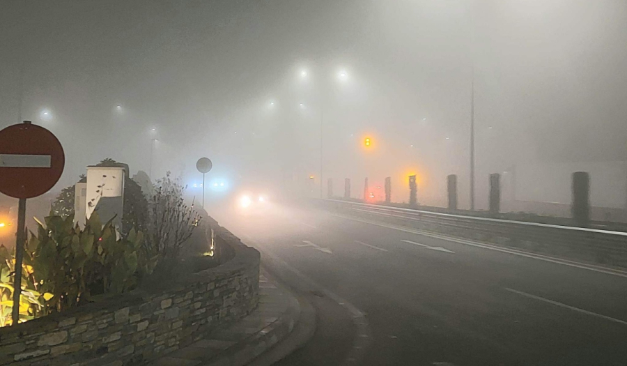 Πυκνή ομίχλη «εξαφάνισε» τη Λάρισα - Μαγικές εικόνες