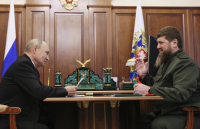 Ο Πούτιν συναντήθηκε με τον «βαριά άρρωστο» Καντίροφ στο Κρεμλίνο