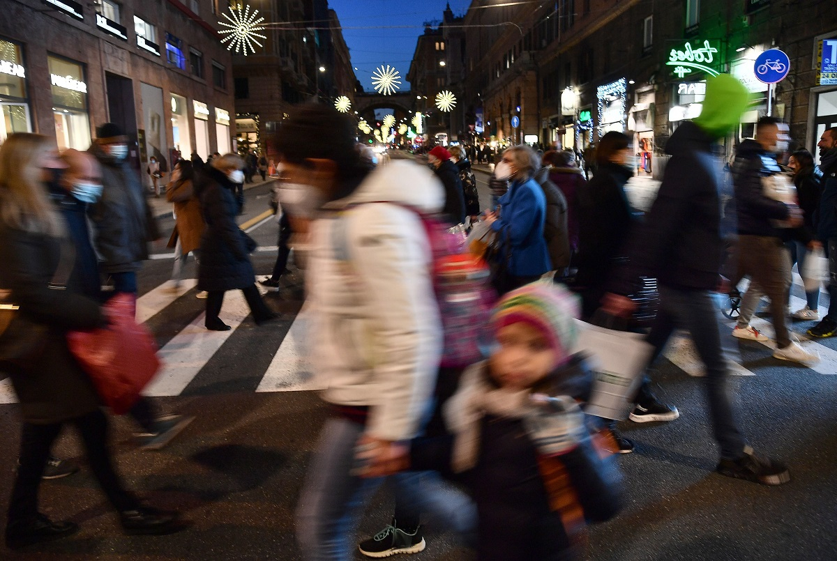 Νέα μέτρα σήμερα στην Ιταλία με αποκλεισμό ανεμβολίαστων τα Χριστούγεννα