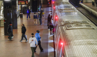 ΗΠΑ: Γυναίκα έπεσε θύμα βιασμού σε μετρό και οι συνεπιβάτες τραβούσαν βίντεο