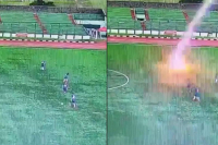 Ινδονησία: Πέθανε ποδοσφαιριστής που χτυπήθηκε από κεραυνό μέσα στο γήπεδο (βίντεο)
