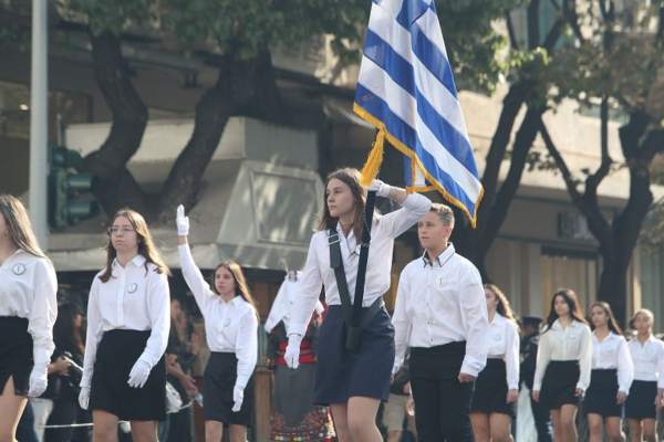 Θεσσαλονίκη: Πλήθος κόσμου στη μαθητική παρέλαση για την 28η Οκτωβρίου (Φωτογραφίες)