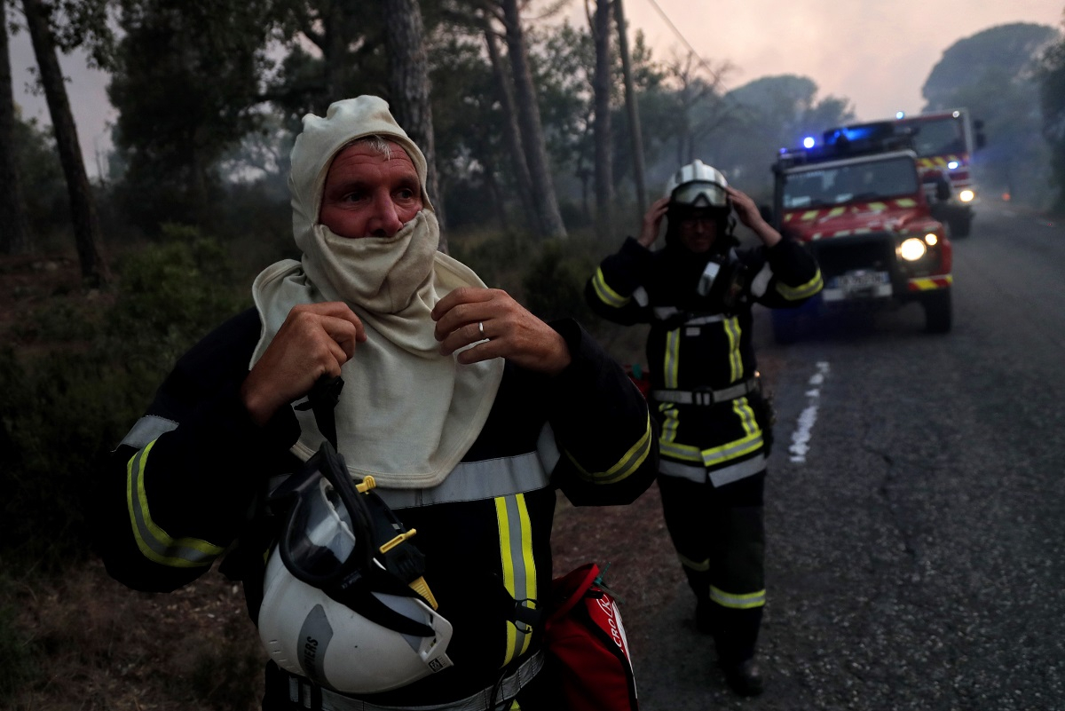 Στις φλόγες η νότια Γαλλία: Τις φωτιές σαρώνει ισχυρός βορειοδυτικός άνεμος