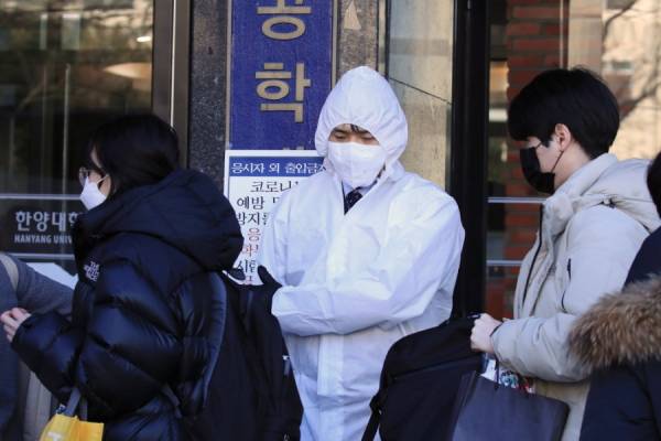 Κορονoϊός: 516 νέα επιβεβαιωμένα κρούσματα στη Νότια Κορέα