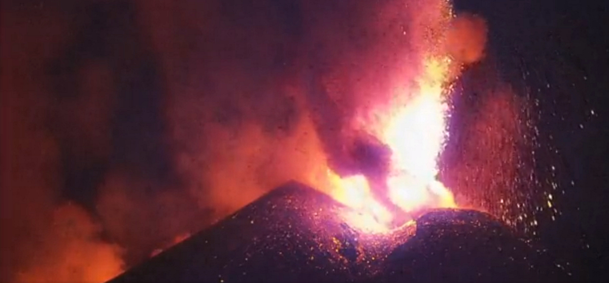 Έκρηξη της Αίτνας: Έκλεισε το αεροδρόμιο της Κατάνια - Απόκοσμες εικόνες