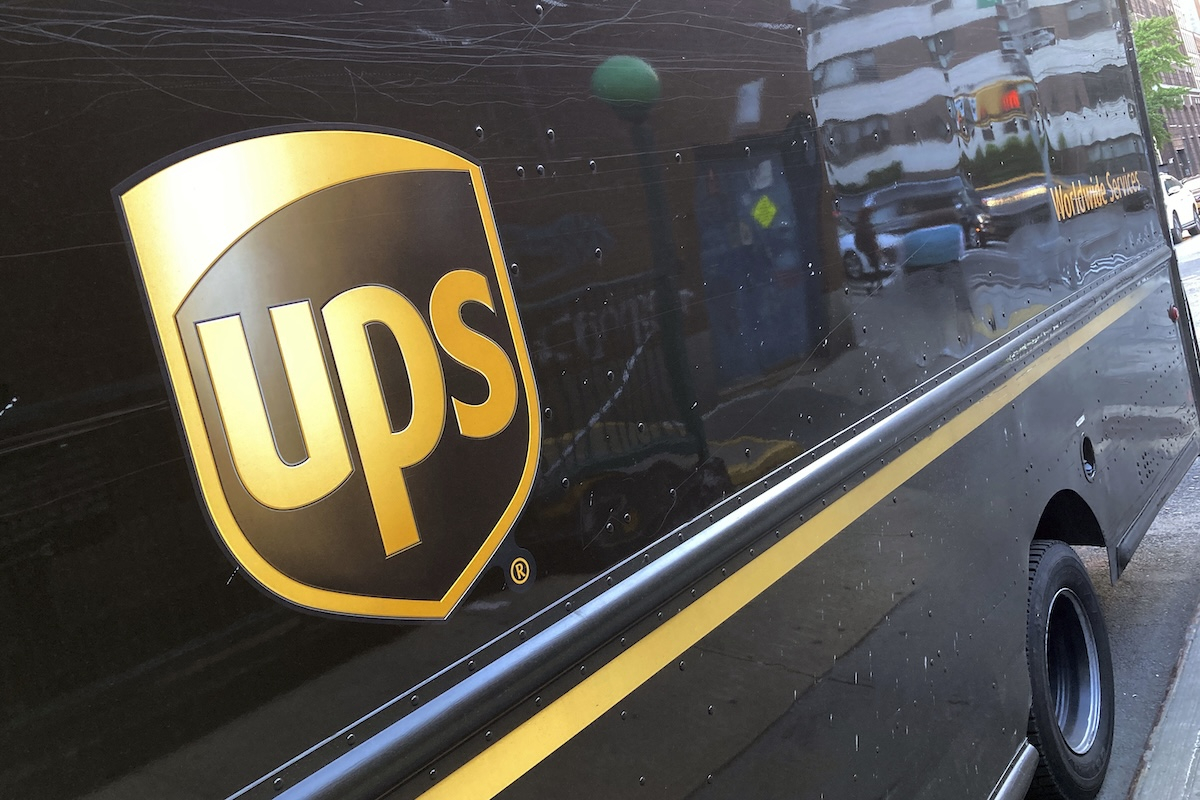 UPS: «Κόβει» 12.000 θέσεις εργασίας – Καμπανάκι για την παγκόσμια οικονομία