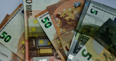 Ποιοι και πότε θα λάβουν το έκτακτο επίδομα των 250 ευρώ - Τα εισοδηματικά κριτήρια