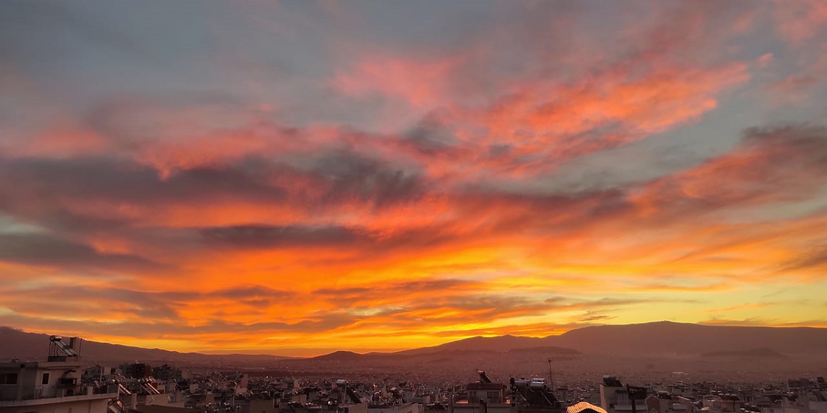 Εντυπωσιακή η πρώτη αυγή του Δεκεμβρίου - Μαγικά χρώματα στον ουρανό (εικόνες)