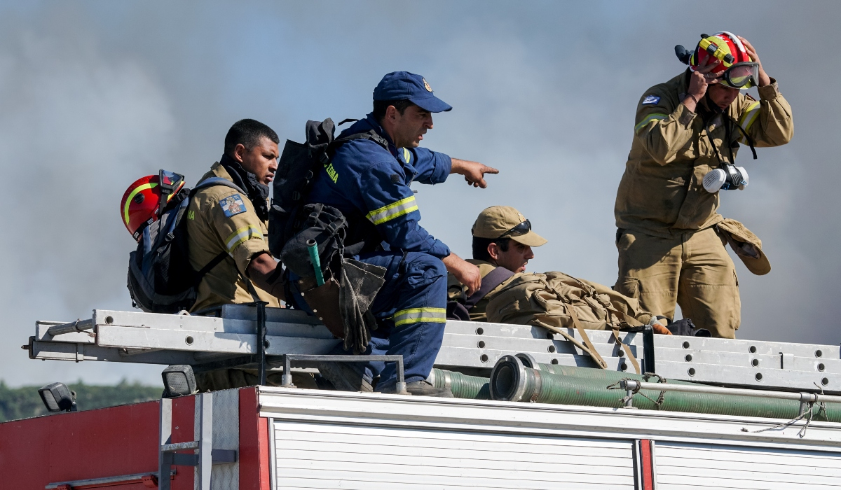 Υπό έλεγχο η φωτιά στην Αργολίδα - Συνεχίζεται η μάχη με τις φλόγες στη Ζάκυνθο