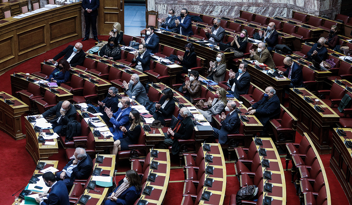 Βουλή: Ο ΣΥΡΙΖΑ ζητά τη δημοσιοποίηση των στοιχείων των παραβατών από τους ελέγχους για την αισχροκέρδεια