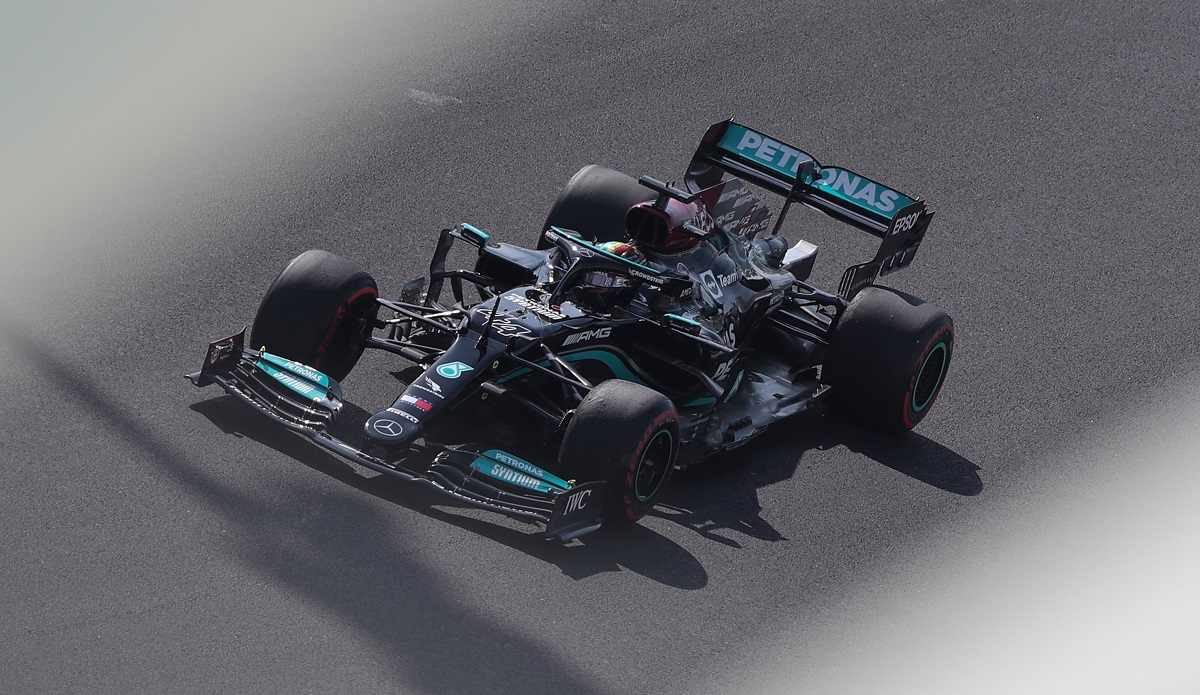 Formula 1: Παραμένει ο Χάμιλτον στην Mercedes για το 2022
