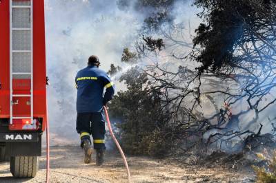 Φωτιά στην Κερατέα: Μέχρι την Κρήτη έφτασε ο καπνός (photo)