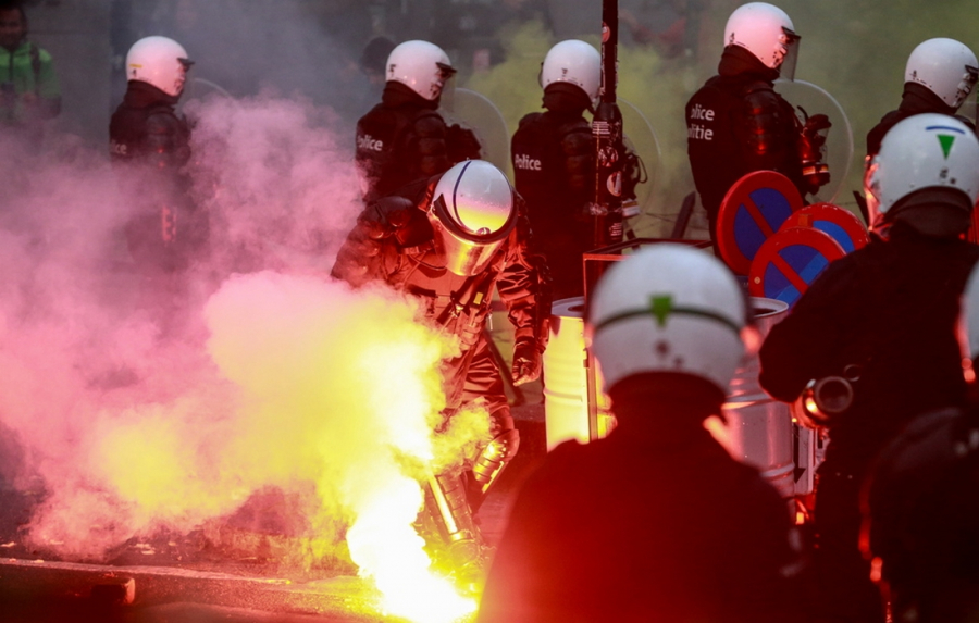 Χάος στο Βέλγιο από τα σοβαρά επεισόδια σε διαδηλώσεις κατά των μέτρων για τον κορονοϊό