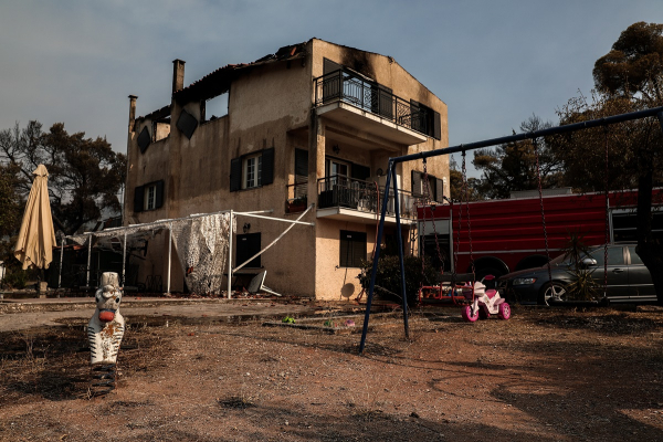 Φωτιά στη Βαρυμπόμπη: Πώς έφτασε να καεί με 3 μποφόρ