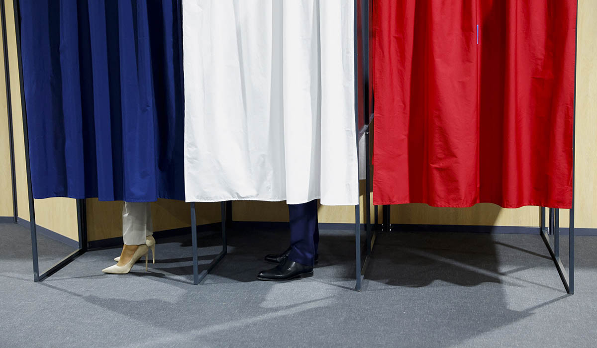 Γαλλία: Μικρό προβάδισμα Μελανσόν για τις βουλευτικές εκλογές δίνει νέα δημοσκόπηση