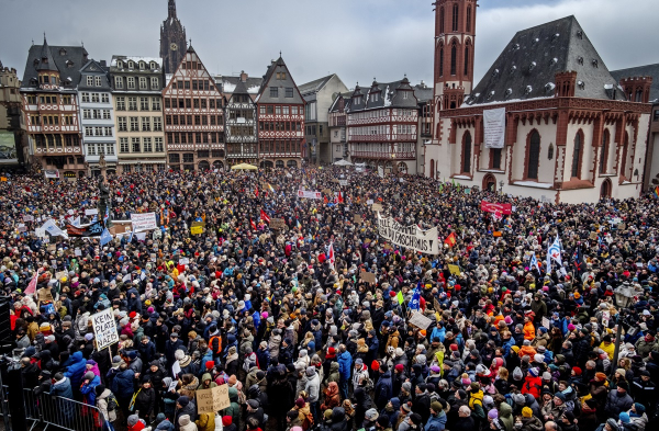 Χιλιάδες διαδηλωτές στη Γερμανία κατά των ακροδεξιών του AfD