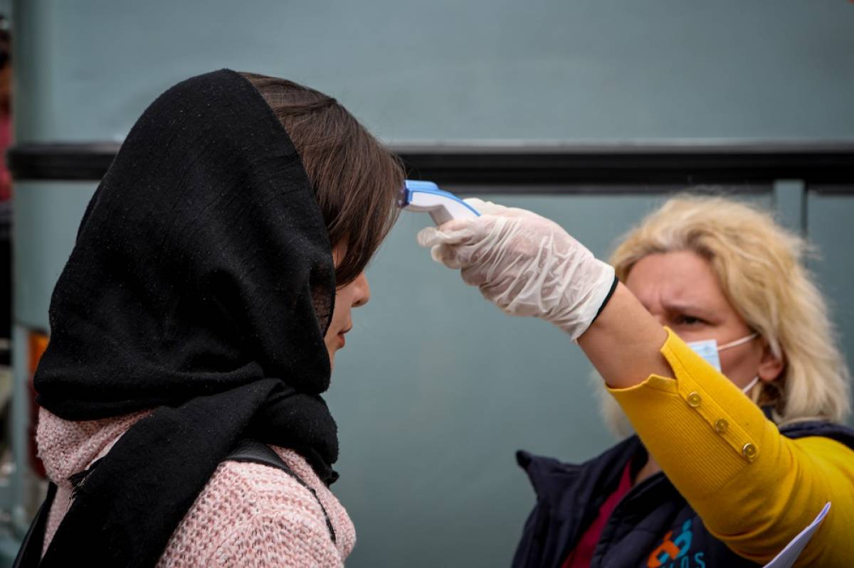 Λέσβος: Θετικοί στον ιό δύο μετανάστες - Ελέγχονται πρόσφυγες και λιμενικοί