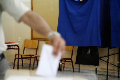 Πιο κοντά οι εκλογές τον Απρίλιο - Ακρίβεια και πλειστηριασμοί τα «αγκάθια» στις δημοσκοπήσεις